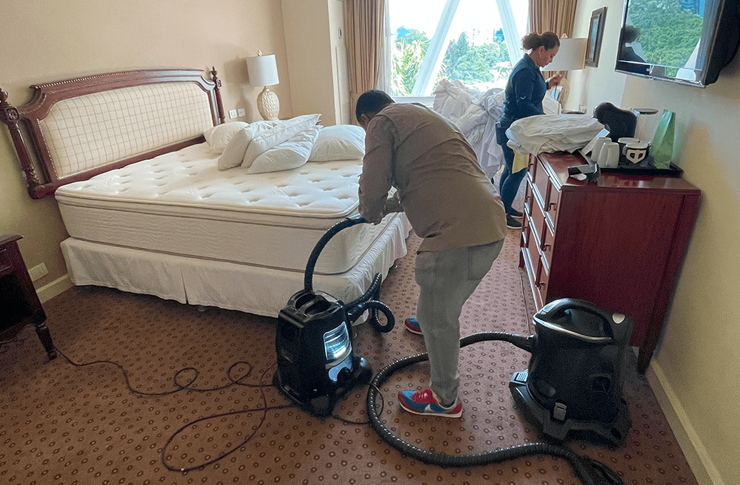 Limpieza de colchón en hotel con equipo Ritello.